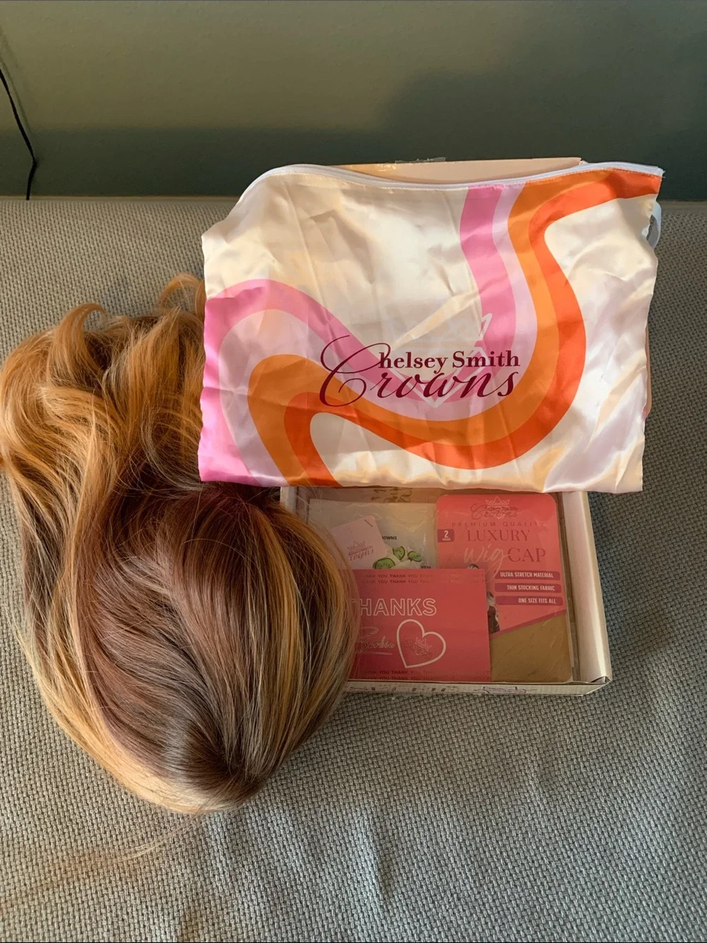 Women’s Chelsea Smith Crowns wig - Copper Blonde